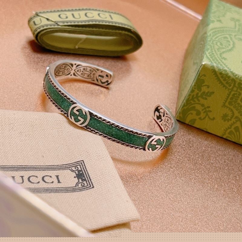 G*u*i bracelets